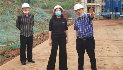 市國資委副主任張力到興學(xué)商務(wù)中心調(diào)研項目建設(shè)、疫情防控工作